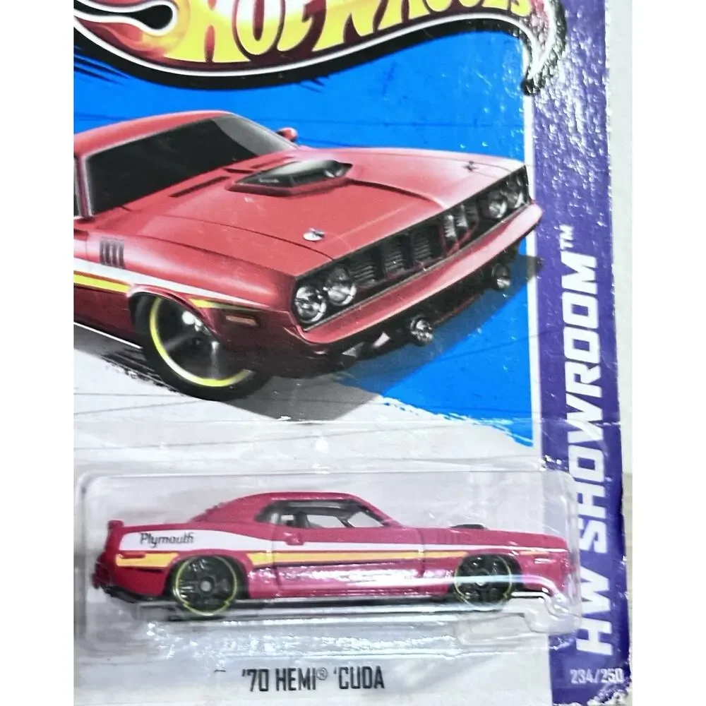 Hot Wheels 2013 1/64 Diecast HW Showroom Red 1970 Dodge Hemi Cuda Hotwheels H82